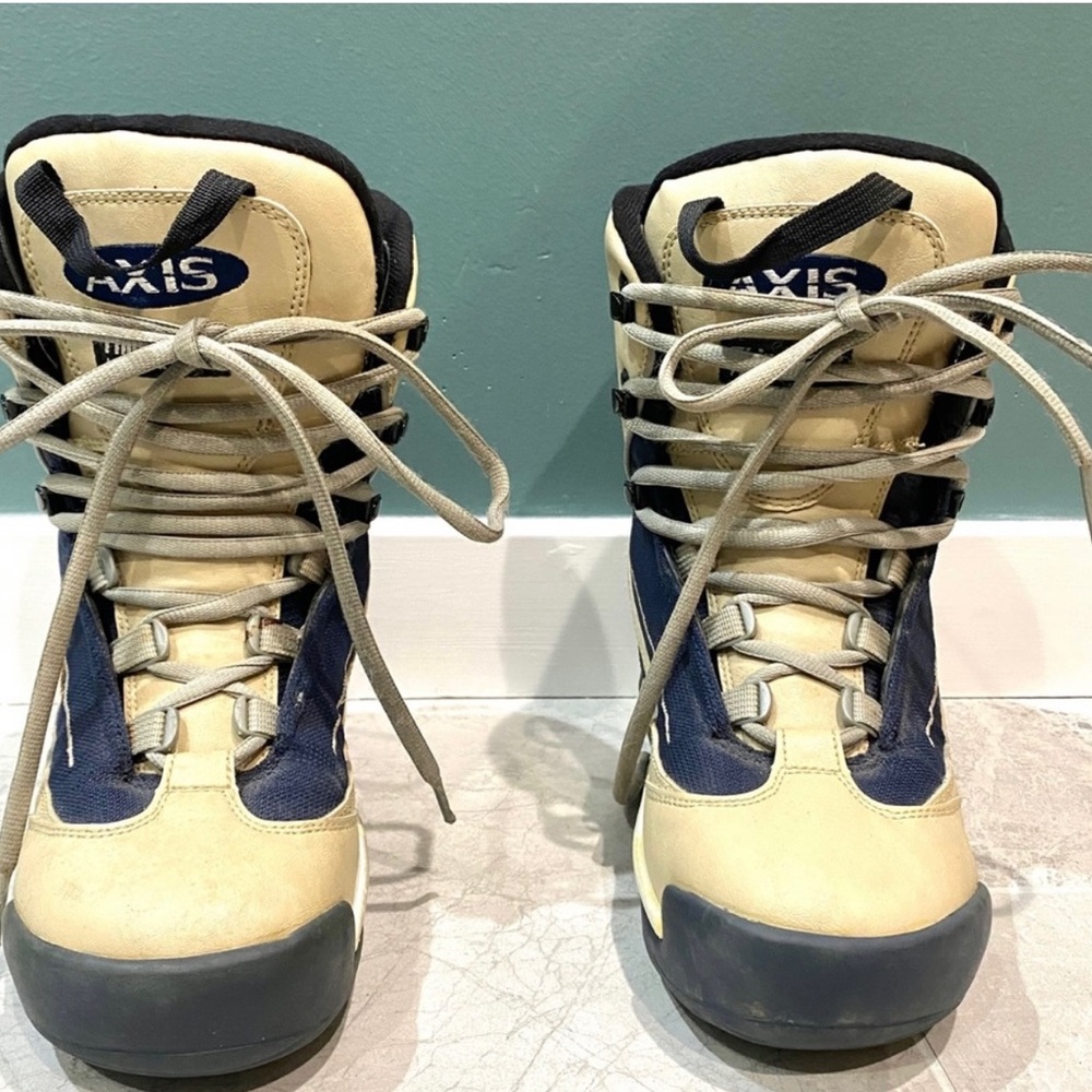 AXIS snowboard boots lace up ski snow WOMENS 7.5 Thinsulate aspen snowboarding